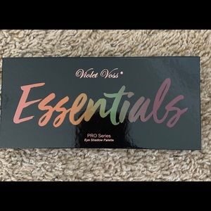 Violet Voss Essential eyeshadow Pallet